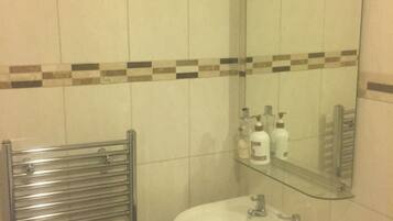 Apartment, Private Bathroom (Ground Floor) | Bathroom