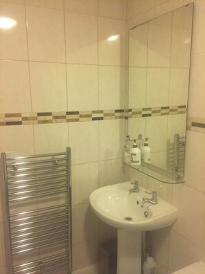 Appartement, salle de bains privée (Ground Floor) | Salle de bain