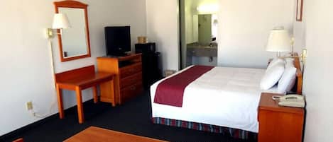 Hochwertige Bettwaren, Schreibtisch, schallisolierte Zimmer