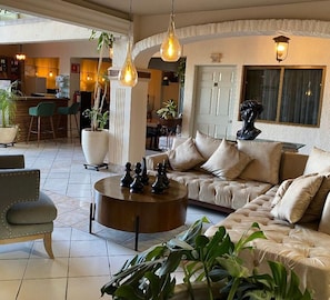 Televisión de pantalla plana de 32 pulgadas con canales por cable