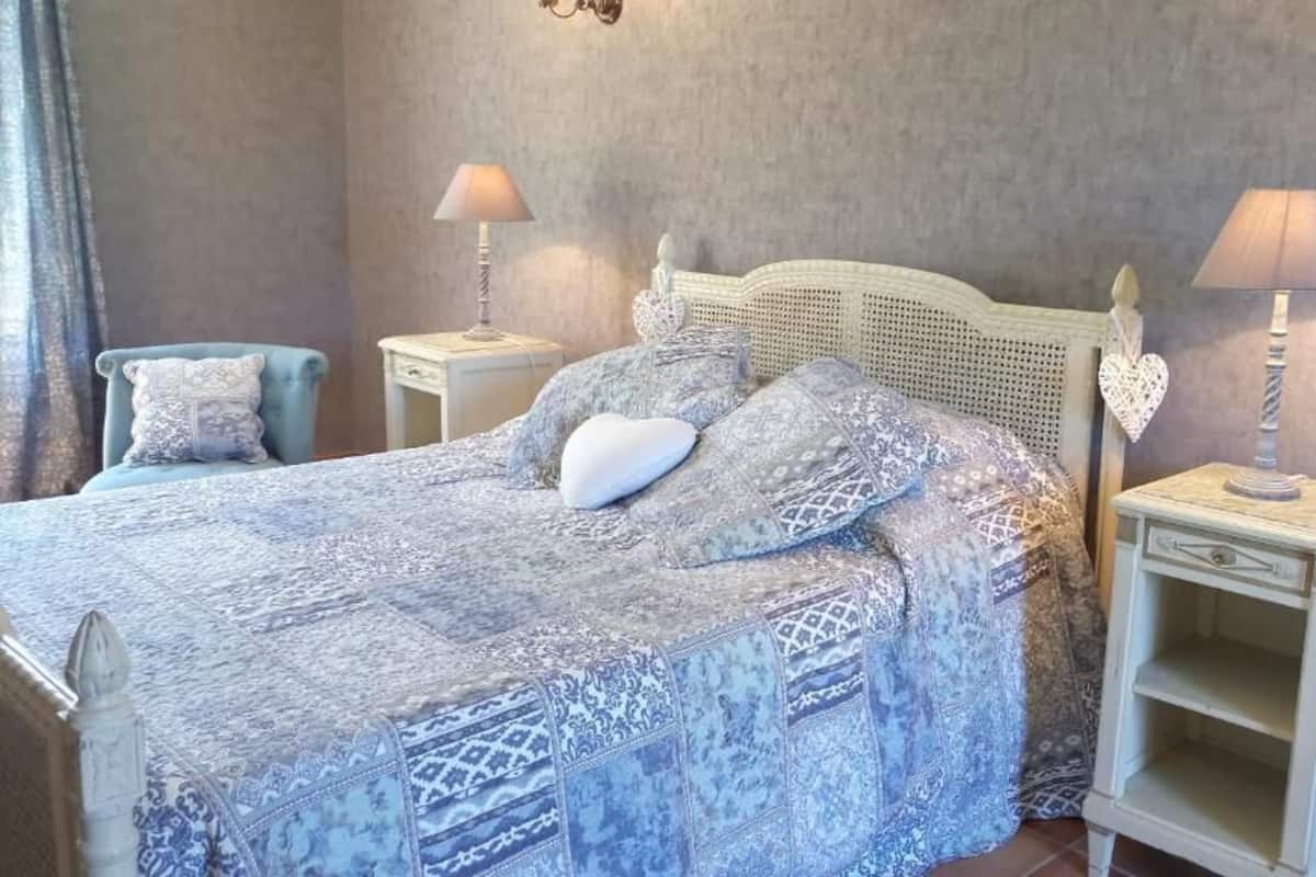 Doppia Standard, bagno in camera, vista giardino (Gites de France)