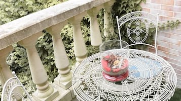 Premium Suite, Hot Tub, Garden View | Balcony view