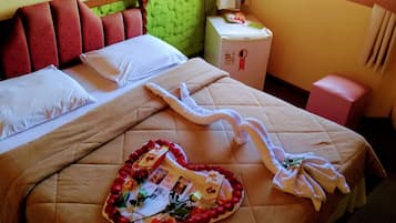 Habitación doble Deluxe, hidromasaje | Minibar, cortinas blackout, wifi gratis y ropa de cama