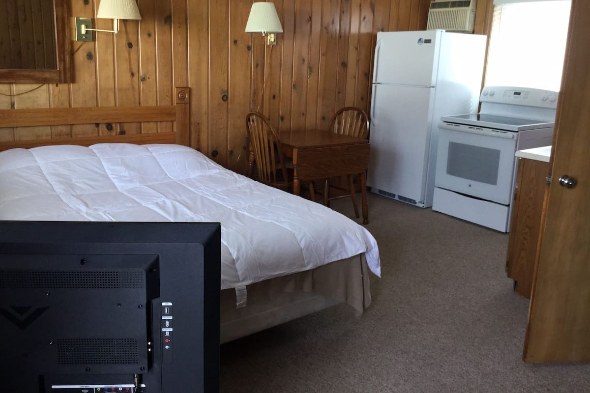 Room, 1 King Bed, Kitchenette