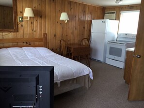 Room, 1 King Bed, Kitchenette | Free rollaway beds, free WiFi - Waters Edge Motel (Alpena)