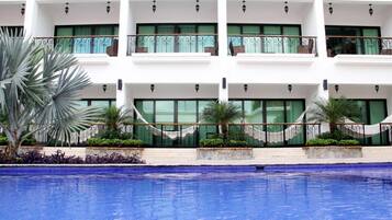 Outdoor pool, free cabanas, pool umbrellas