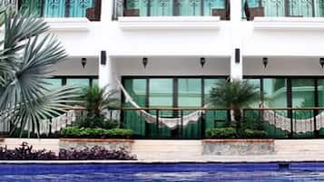 Outdoor pool, free cabanas, pool umbrellas