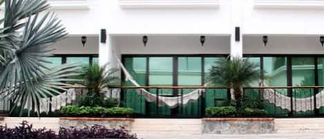 Outdoor pool, free pool cabanas, pool umbrellas