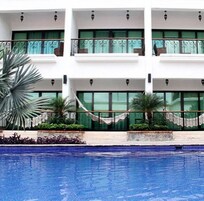 Outdoor pool, free cabanas, pool umbrellas