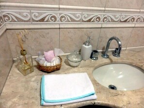 Shower, free toiletries, towels