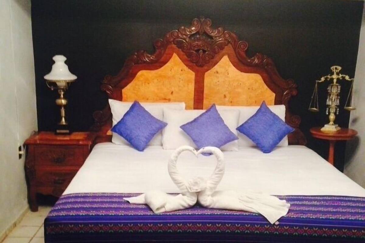 Standard Room (1 King Size) | Desk, cribs (free), rollaway beds (surcharge), WiFi (free)