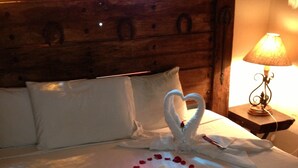 Standard Room (1 King Size) | Desk, cribs (free), rollaway beds (surcharge), WiFi (free) - Hotel Mi Viejo Refugio (Tlaquepaque)