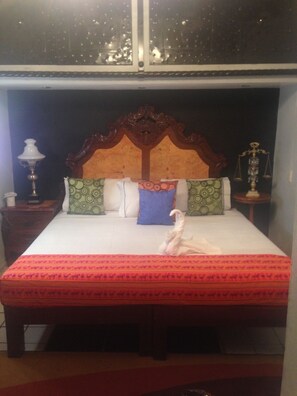 Standard Room (1 King Size) | Desk, free cribs/infant beds, rollaway beds, free WiFi