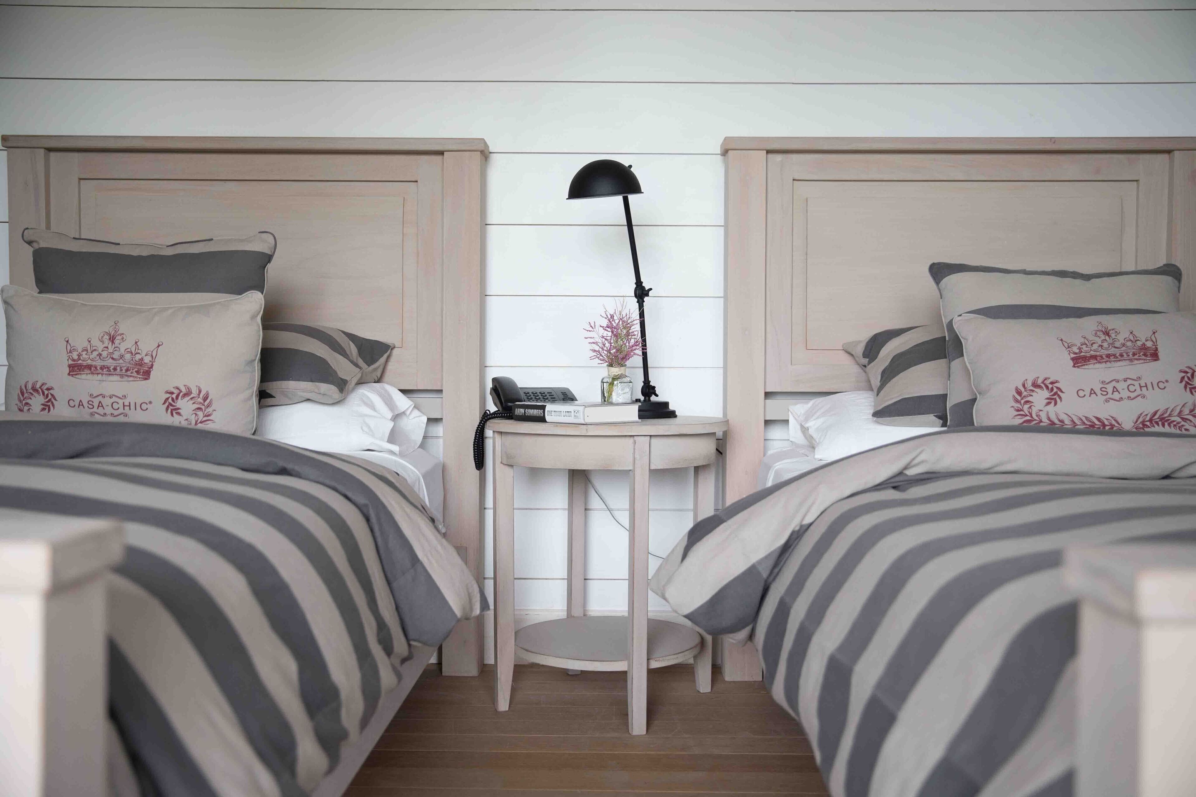 Minibar, coffre-fort, bureau, lit de bébé (gratuit)