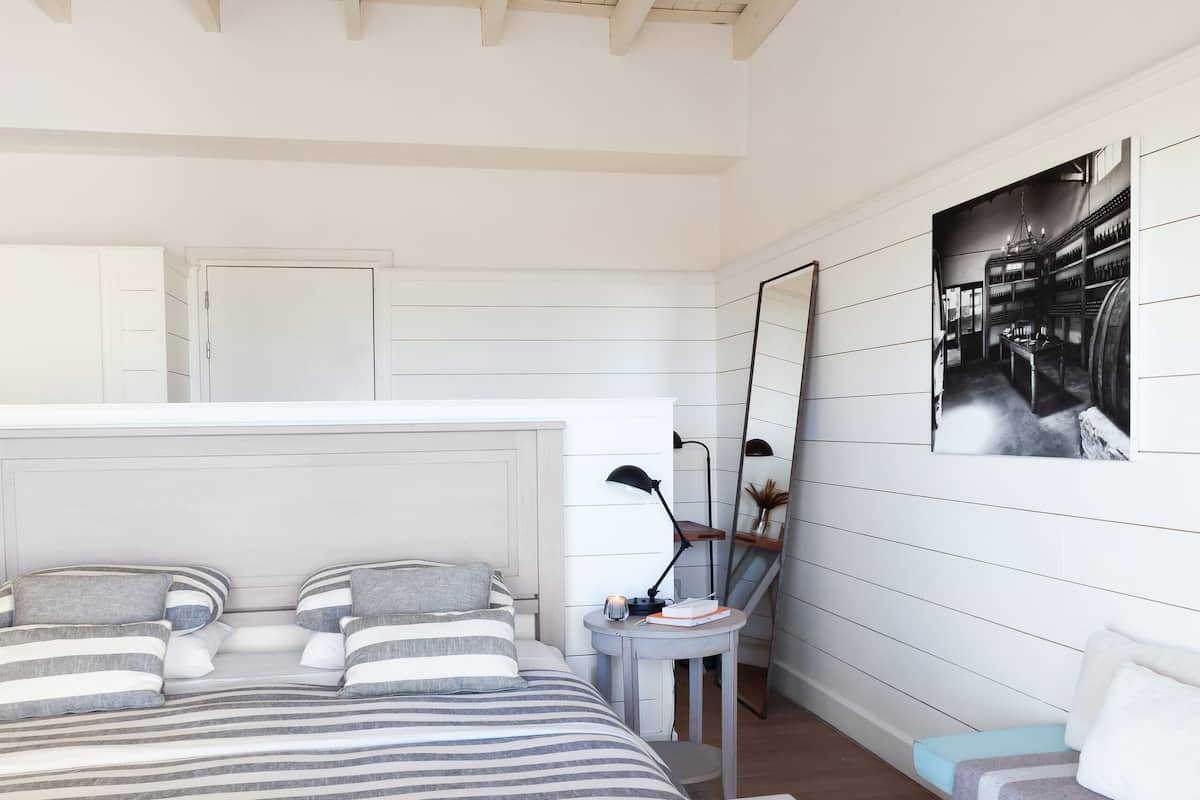 Minibar, in-room safe, desk, free cribs/infant beds