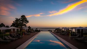 Outdoor pool, pool loungers