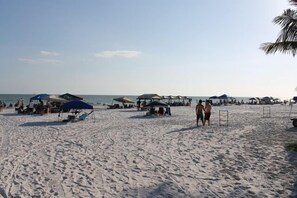 On the beach - Red Coconut RV Park (Fort Myers Beach)