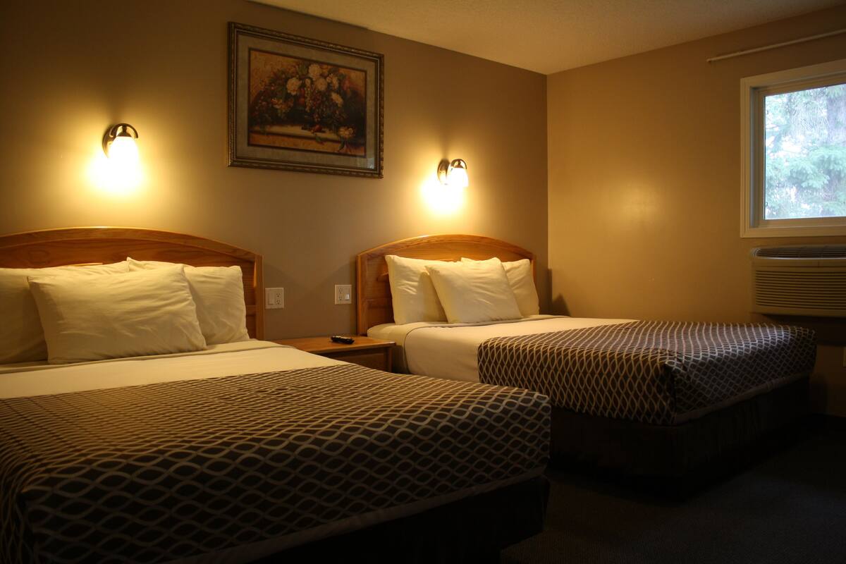 Room, 2 Queen Beds, Accessible, Microwave