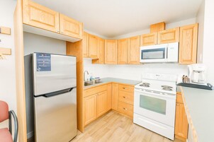 Frigobar, microondas, cafetera/tetera