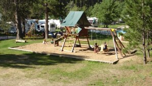 Área de juegos infantiles al aire libre