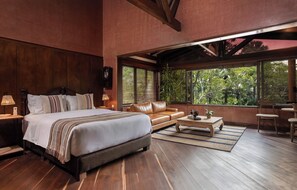 Suite | Ropa de cama de alta calidad, edredón y minibar 