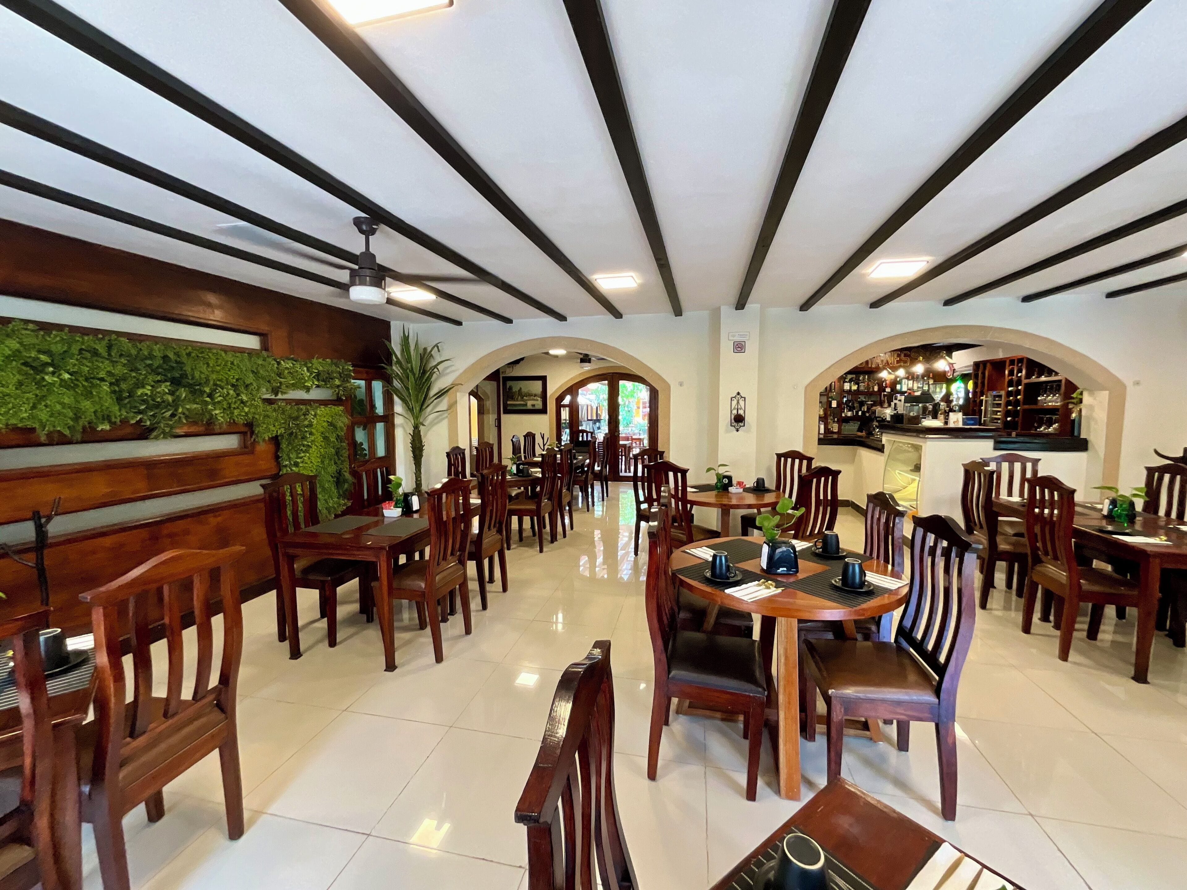 Breakfast and lunch served, Regional cuisine