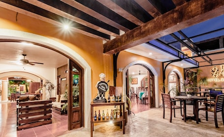 Se sirven desayunos y almuerzos, cocina regional. El Zaguán Colonial by GuruHotel