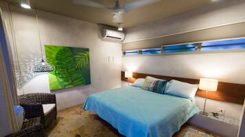 Rom – premium, 1 kingsize-seng, ikke-røyk, balkong | Sengetøy av topp kvalitet, memory foam-senger og safe på rommet