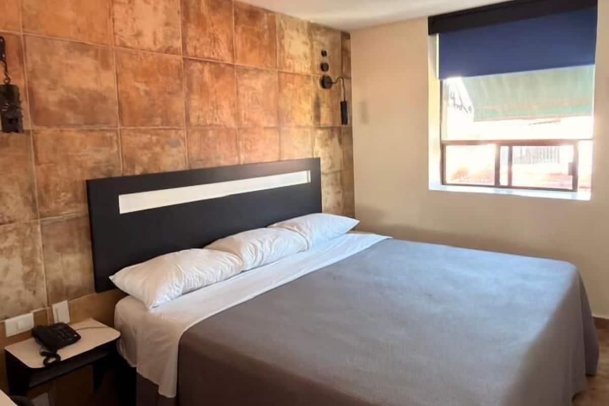 Rom – superior | Skrivebord, skrivebord for bærbar PC og sengetøy