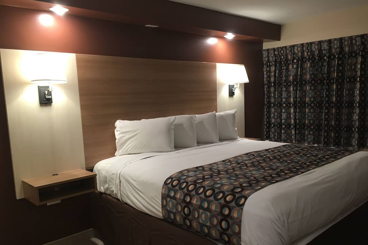 Premium bedding, blackout curtains, free WiFi, bed sheets