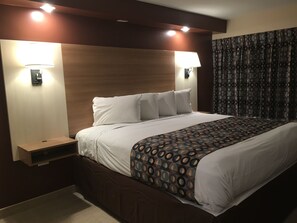 高級寝具、遮光カーテン、WiFi (無料)、ベッドシーツ