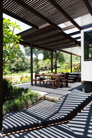 The Lily Pad | Terrace/patio - The Lily Pad at Byron Bay (Skinners Shoot)