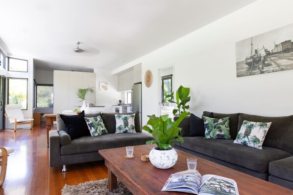 The Lily Pad | Interior - The Lily Pad at Byron Bay (Skinners Shoot)