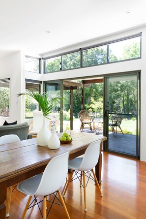The Lily Pad | Living area - The Lily Pad at Byron Bay (Skinners Shoot)