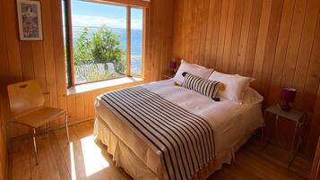 In-room safe, soundproofing, free cribs/infant beds, rollaway beds