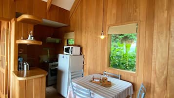 Bungalow, 2 Bedrooms, Lake View (5 people) | Private kitchen
