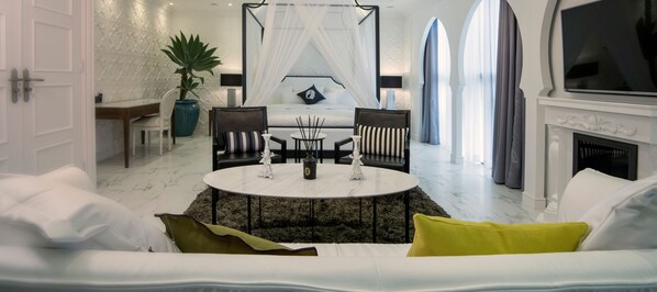 Designers Suite (Design of the room will be randomly assigned) | Living area | Flat-screen TV - Hotel the Designers Dongdaemun (Seoul)