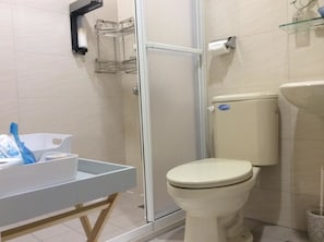 Quadruple Room, Sea View | Bathroom