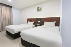 Desk, rollaway beds, free WiFi