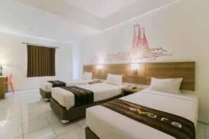 Familien-Dreibettzimmer | Schreibtisch, schallisolierte Zimmer, Bügeleisen/Bügelbrett