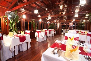 Free daily cooked-to-order breakfast - Huong Hai Junks (Ha Long)