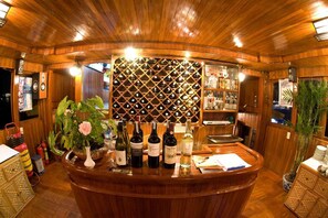 Lobby - Huong Hai Junks (Ha Long)