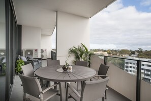 Premium Three Bedroom Apartment | Terrace/patio - Caroline Serviced Apartments Sandringham (Sandringham)