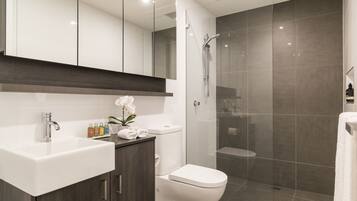 Premium One Bedroom Apartment | Bathroom