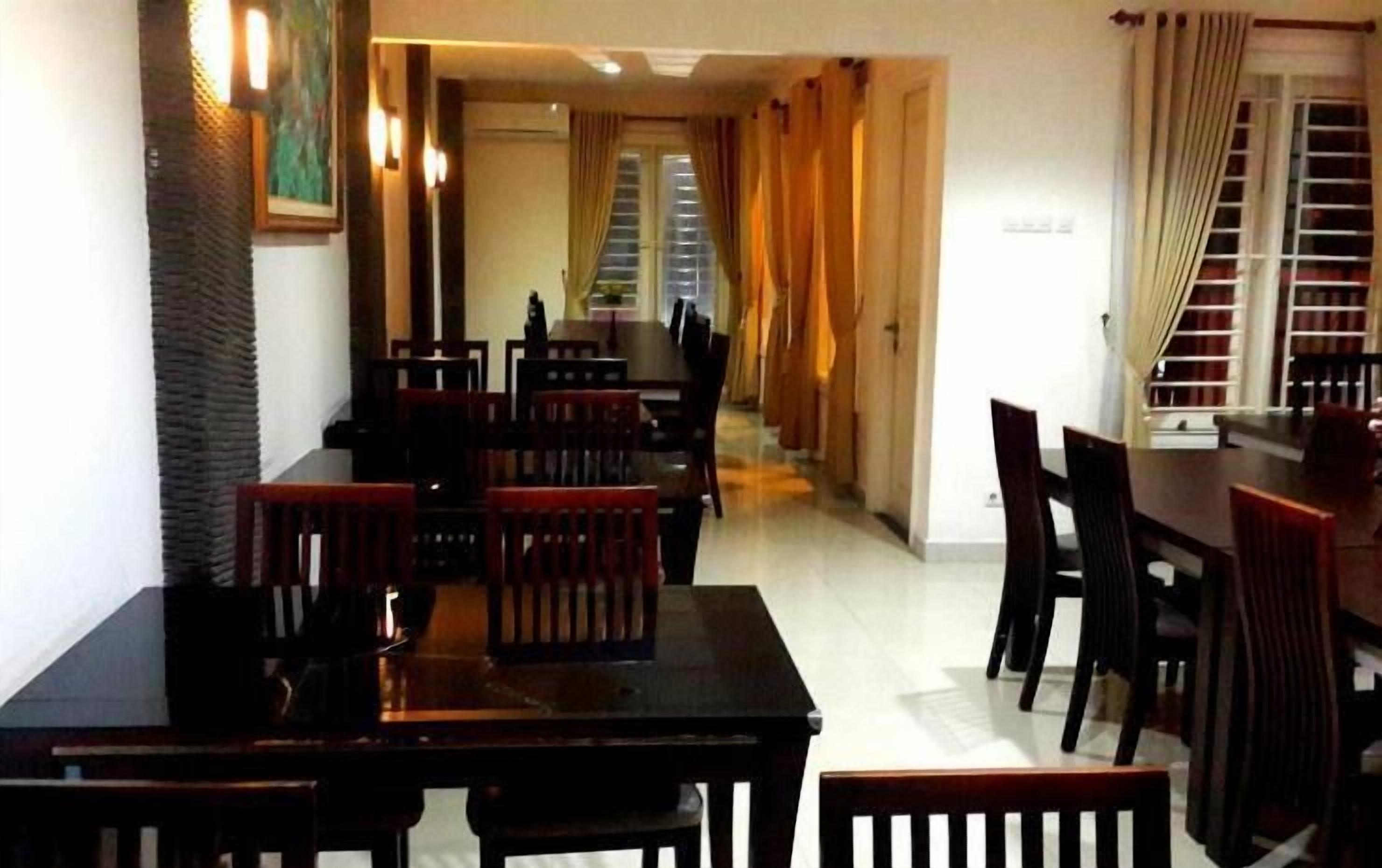 breakfast, lunch, dinner served; indonesian cuisine