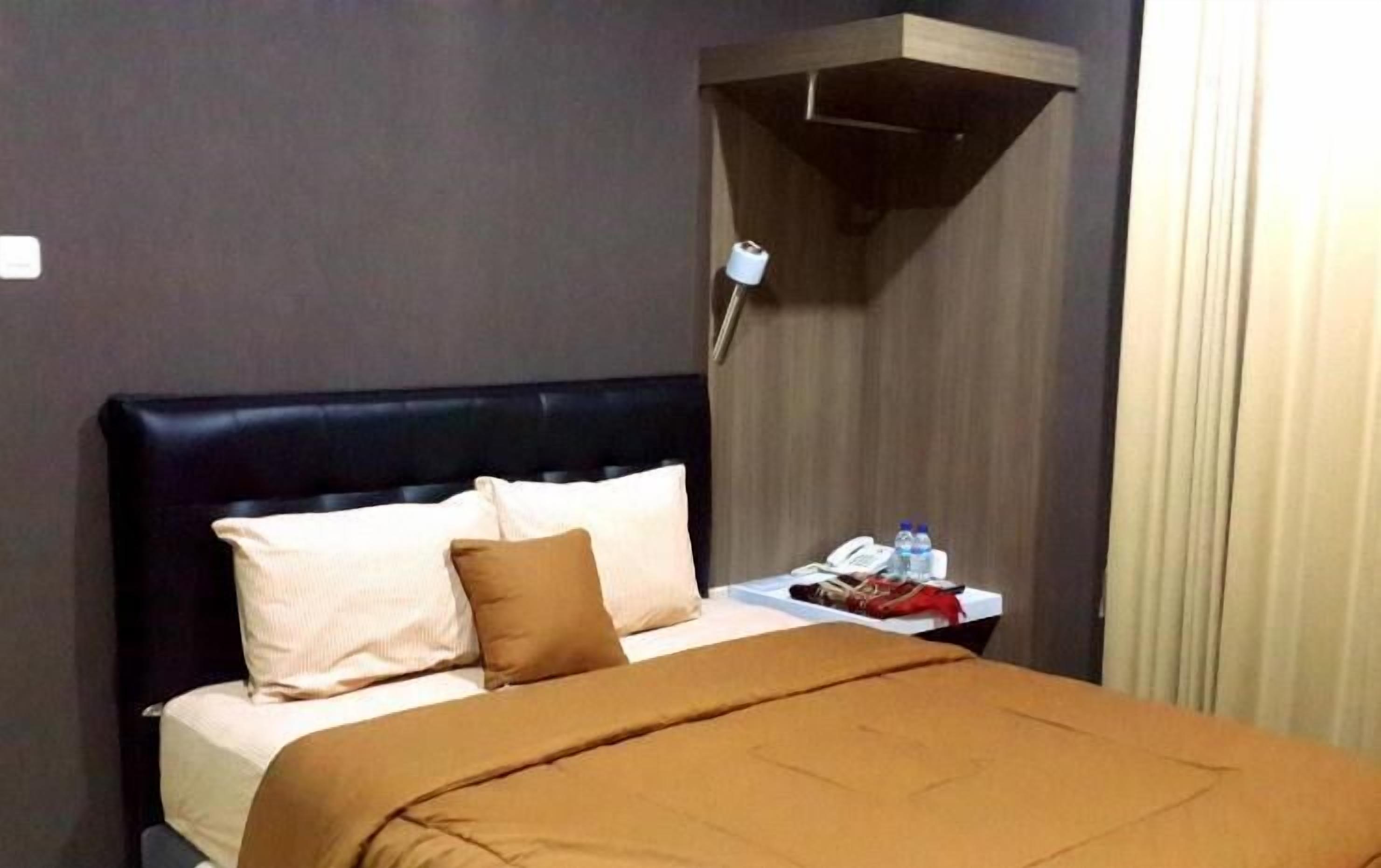 double or twin room with free airport shuttle | 1 bedroom, desk, free wifi