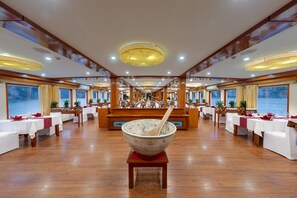 Café da manhã com buffet grátis todos os dias