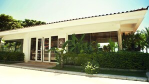 A building with a flat roof, large windows, and a sign that reads "Welcome". - Huong Hai Sealife Cruise (Hong Gai)