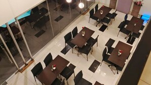 Frokost, lunsj og middag serveres