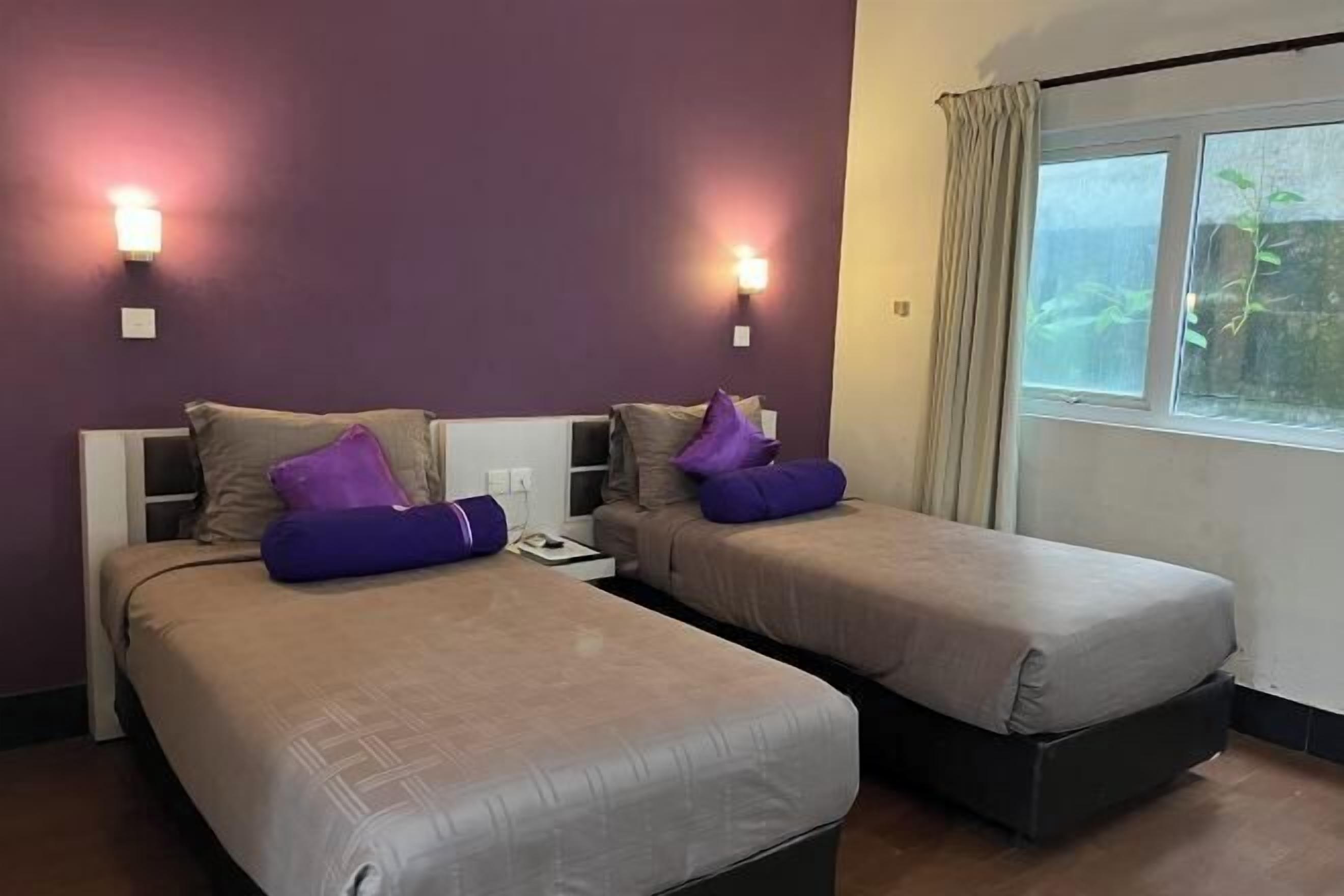 Desk, iron/ironing board, free WiFi